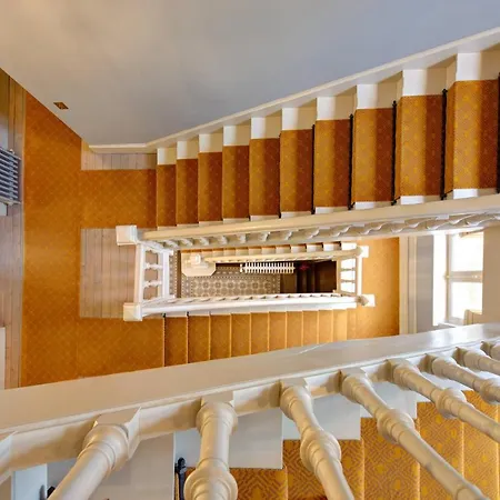 Chateau Des Mussets Bed & Breakfast *