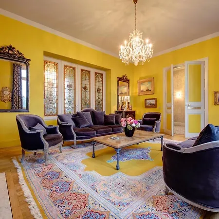 Chateau Des Mussets Bed & Breakfast