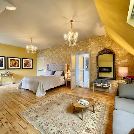 Oda ve Kahvaltı Chateau Des Mussets Magnet